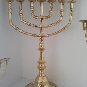 Menoráh Metalica  Ornamentada Dorada 36.5 cmts