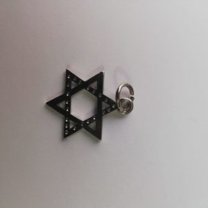 Dije Magüen David en acero con baño en plata