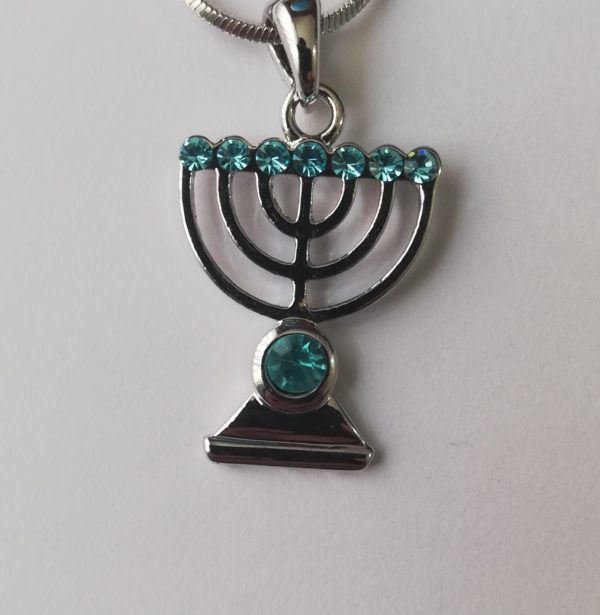Cadena y dije menorah piedras incrustadas azul plateado