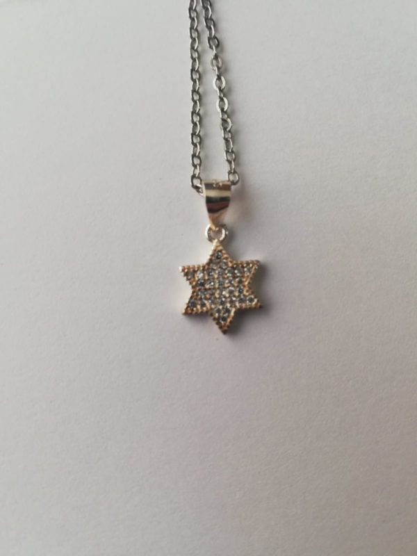 Dije Magüen David en plata con piedras