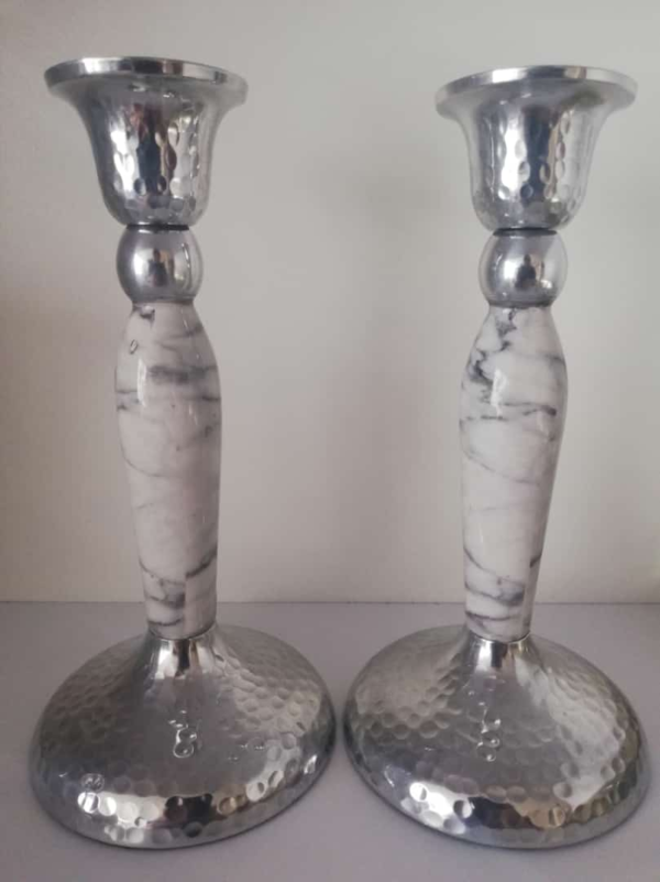 Candelabros en aluminio martillo con incrustación pintada tipo mármol
