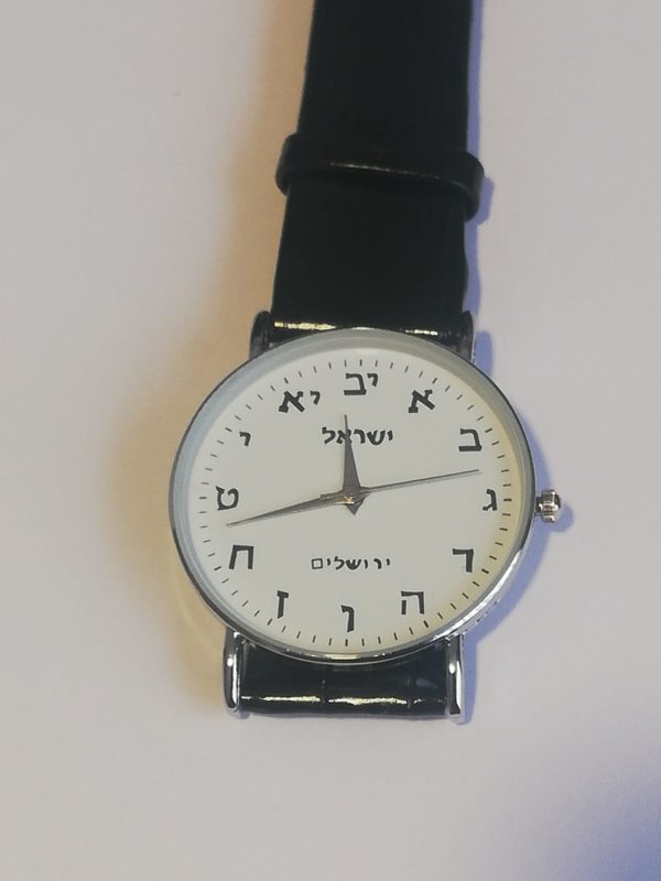 Reloj tablero blanco plateado Pulso de cuero negro 3.8 ctms.