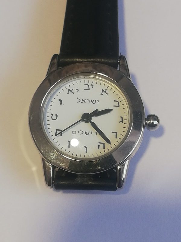 Reloj negro plateado Pulso de cuero. Dama