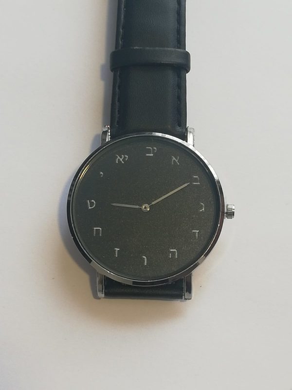 Reloj negro plateado Pulso de cuero 3.8 ctms.