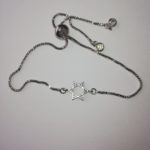 Pulsera de dama en plata con dije Magüen David incrustación de piedras