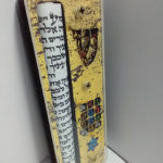 Mezuza madera y acrílico pectoral Levi 11.5 x 4 x 1.5 ctms.